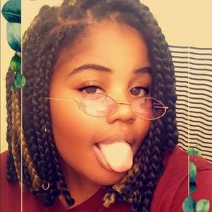 Meet your Posher, Delicia